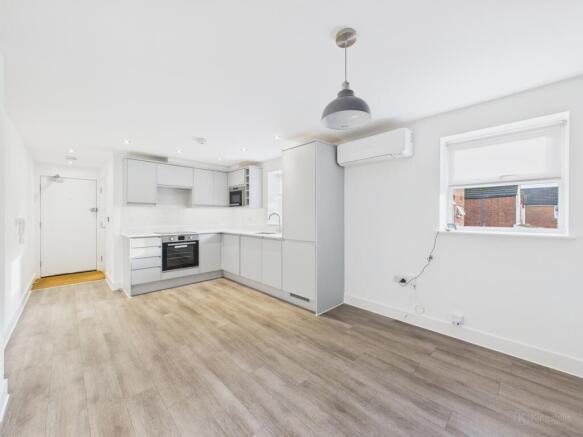 CAM02119G0-PR0508-STILL003