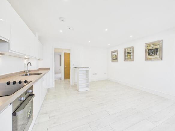 CAM02119G0-PR0510-STILL016