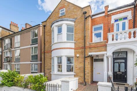 Altenburg Gardens, Clapham Common North Side