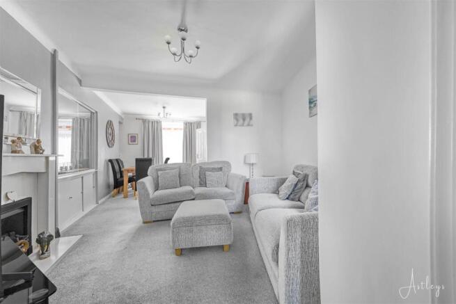 Lounge/dining room