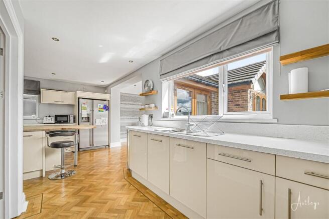 Open plan kitchen/dining/family room