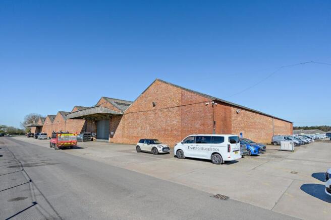 8642883exterior01800.jpg