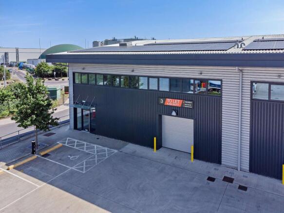 8646665exterior04800.jpg
