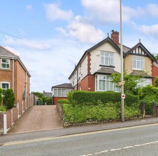 Hough Lane, Tyldesley, M29