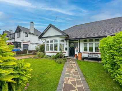 Thorpe Bay - 2 bedroom semi-detached bungalow for ...