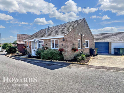 Randall Close, Hopton