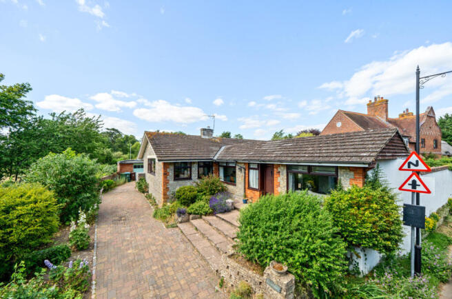 1313836-1-6859867...