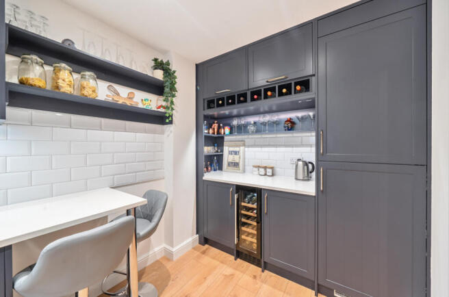 1318226-16-686579...