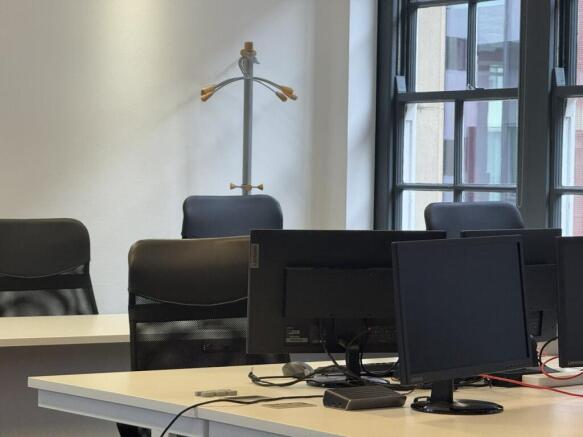 Moorgate House  Desk Cluster with Coat Stand.png