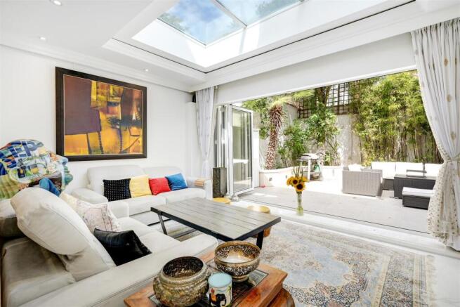 Savills_Prime Lets 18 Wellington Road (4).jpg