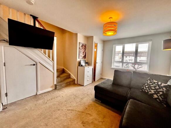 2. Lounge 1.jpeg