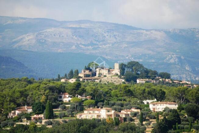 mougins alpes-maritimes village ruelles maisons pr