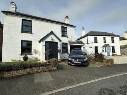 Cooden Sea Road, Bexhill-on-Sea, TN39