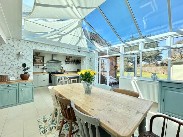 MAIN HOUSE KITCHEN/DINER