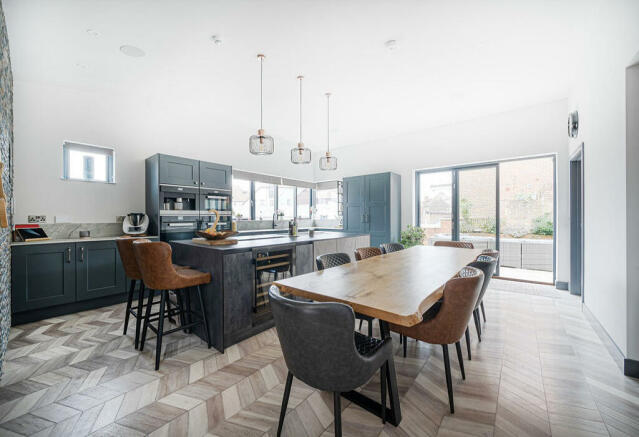 Kitchen / dining room