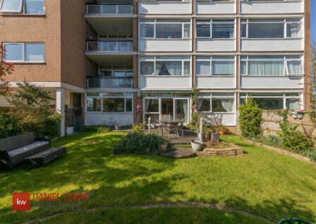 The Bowls, Chigwell, IG7