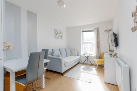 Christchurch Road, Bournemouth, BH7