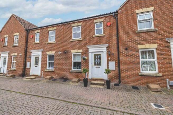 3 bedroom terraced house to rent Brands Hill