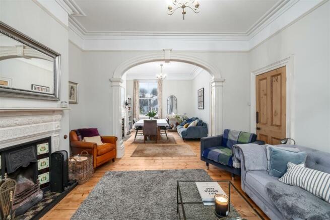 Lounge/Dining Room