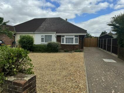 Biggleswade - 2 bedroom semi-detached bungalow for ...