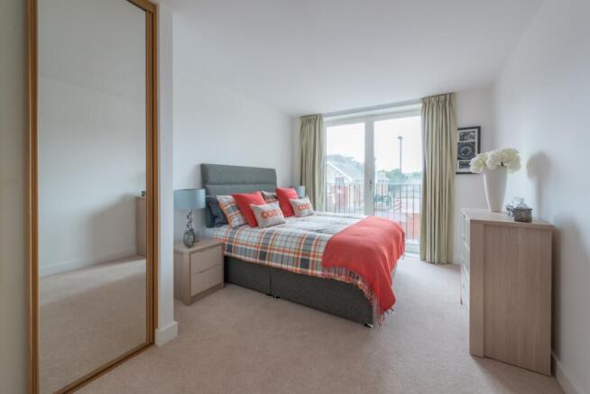 2 bed large corne...