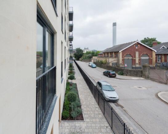 2 bed large corne...