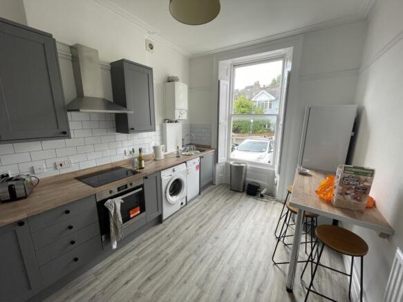 F16476F0-4C34-436D-A509-1B366028D53C