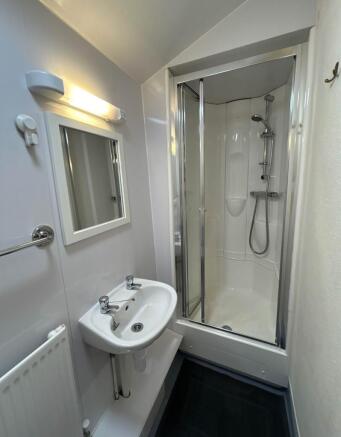 11AlmaValeRoadFirstF-Bathroom1-15269699-1-0