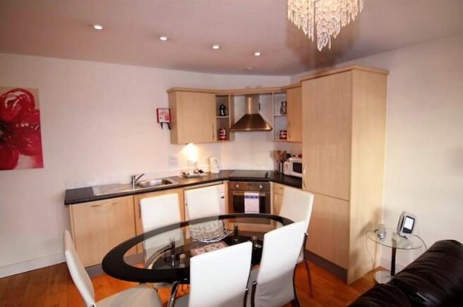 Kitchen-3-bed-student-flat-Bristol_800x531