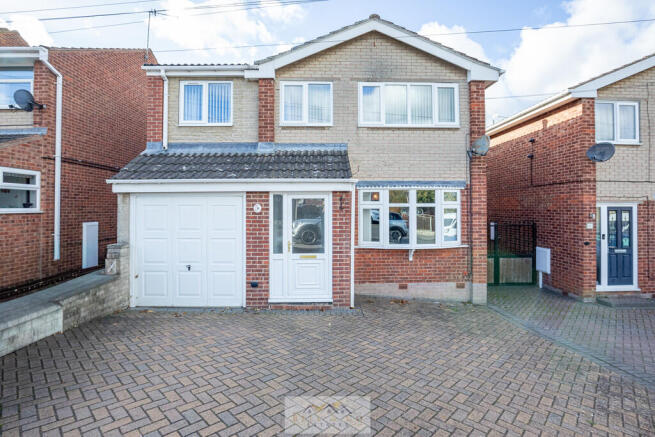 Front od house 1....