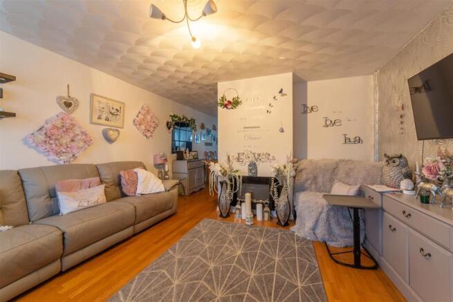 697 Monnow Way-15.jpg