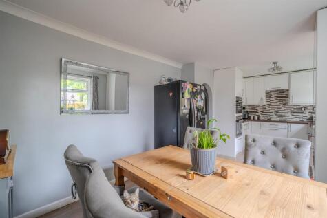 Brynglas, Hollybush, Cwmbran