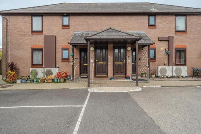 21 Aneurin Bevan Court-1.jpg