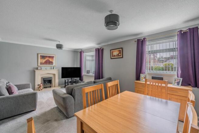 24 Larch Close-11.jpg