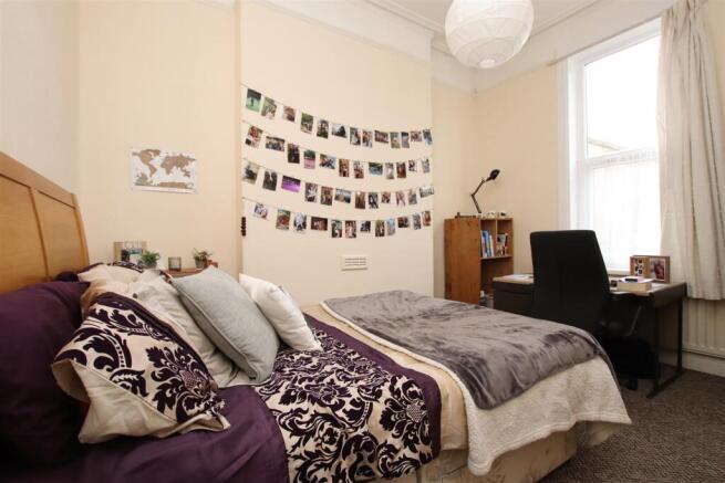Bedroom (2).JPG