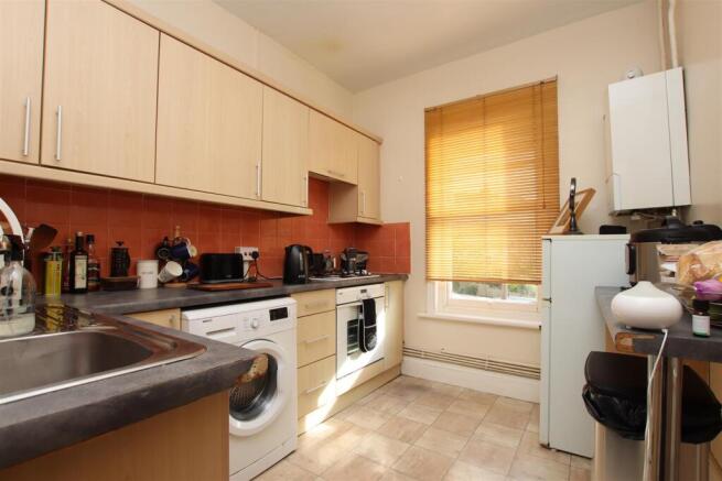 Kitchen (2).JPG