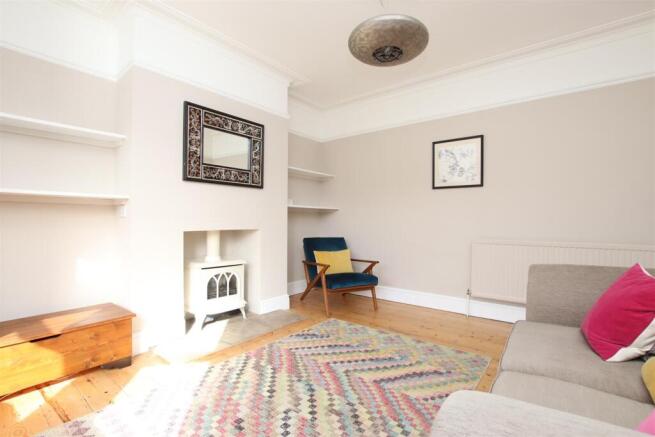 Living room (2).JPG