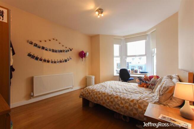 Bedroom 1.jpg