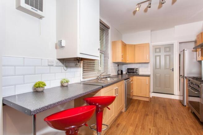 Kitchen 2.jpg