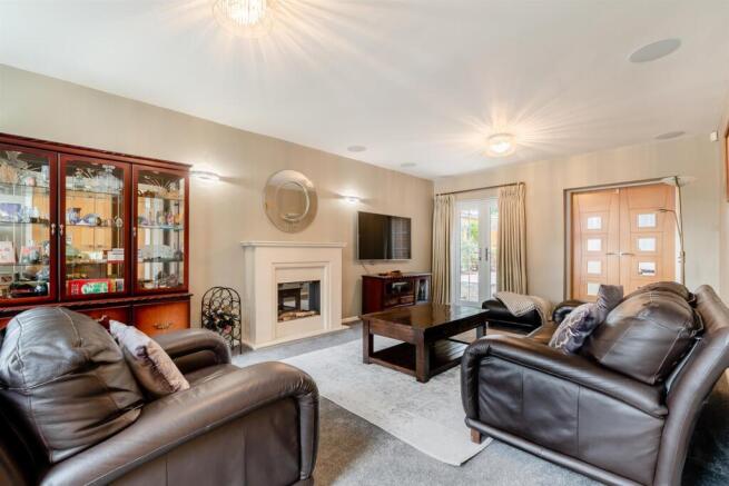 8660437-interior13.jpg
