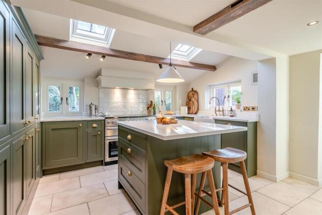 8666724-interior10.jpg
