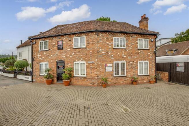 Red Lion House, 600 London Rd, HP11 1EX-12.jpg