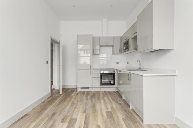 Flat 5, Harlow House, Harlow Road, HP13 6AA-3.jpg