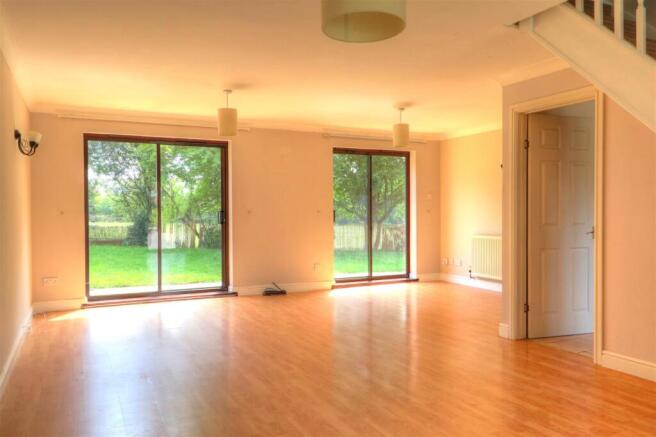 Living Room/Dining Area