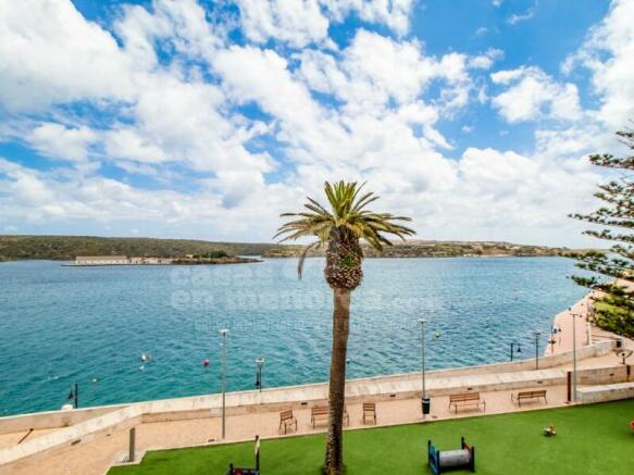 Apartment with sea views in Es Castell