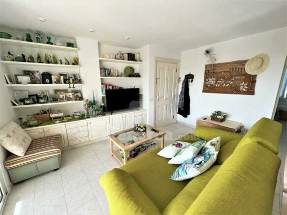 Living room flat Binisafua