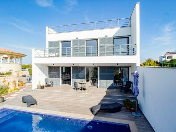 Modern villa with pool in Addaia