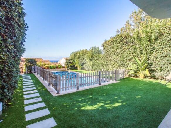 Villa with sea views in Son Bou
