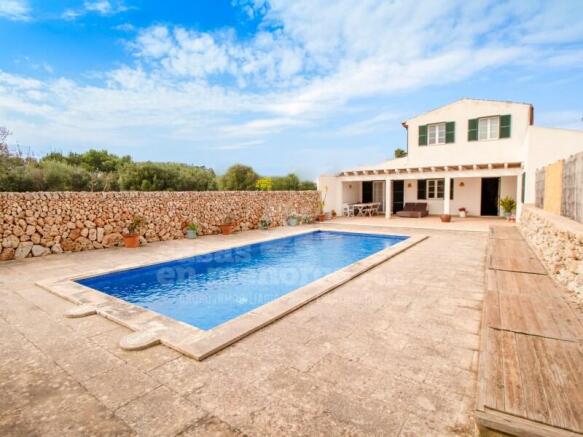 Country house with pool in Llucmasanes