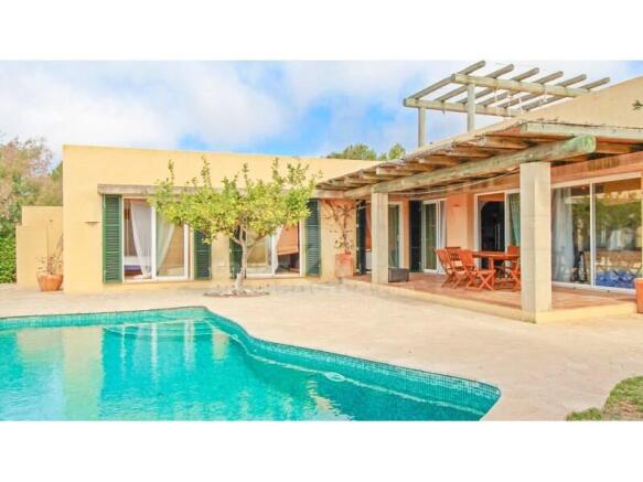 Licensed villa in Binisafua